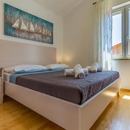 Holiday home Amazing In With Kitchen Pula